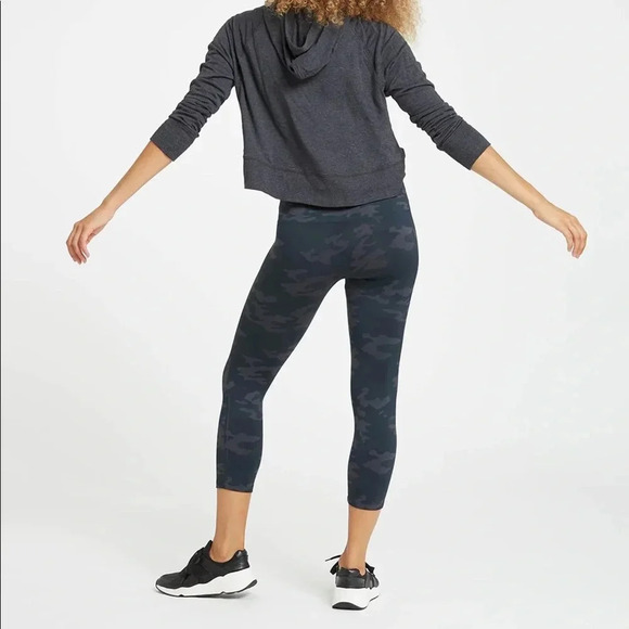 Spanx Look at Me Now Seamless Cropped Leggings in Black Camo - Picture 5 of 9